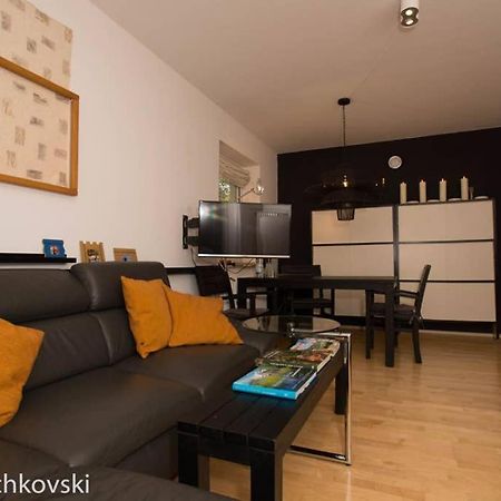 Bahnhofsnahe, Ruhige Und Sonnige 2 Zimmerwohnung Im Dichterviertel 威斯巴登 外观 照片